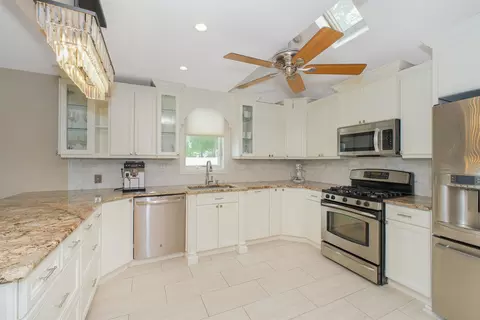 122 Village Cir E, Paramus, NJ 07652 photo 15