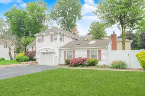 122 Village Cir E, Paramus, NJ 07652 photo 4
