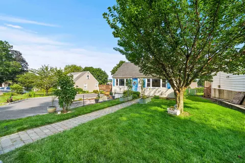 18 Westwood Dr N, West Orange, NJ 07052