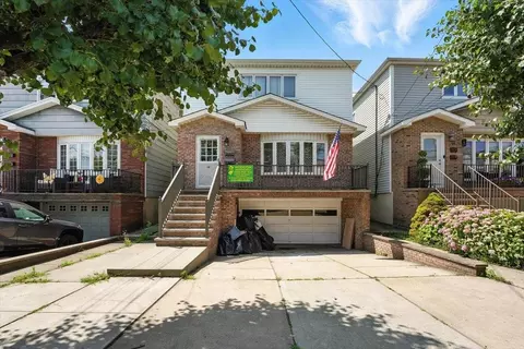 16 Oak St, Bayonne, NJ 07002