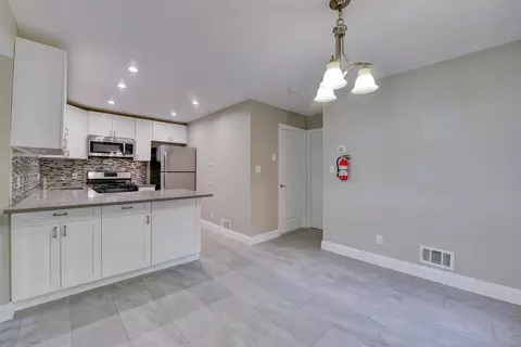 98 Sandpiper Ky, Secaucus, NJ 07094