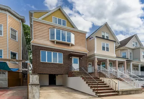71 W 17th St, Bayonne, NJ 07002