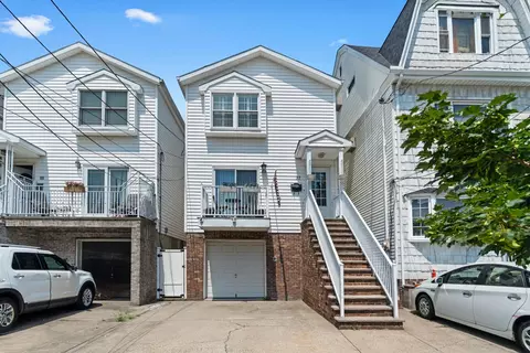 27 E 34th St, Bayonne, NJ 07002