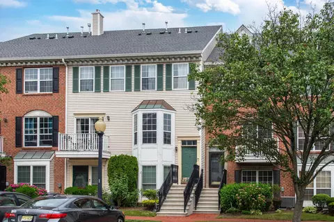 40 Buttonwood St, Jersey City, NJ 07305