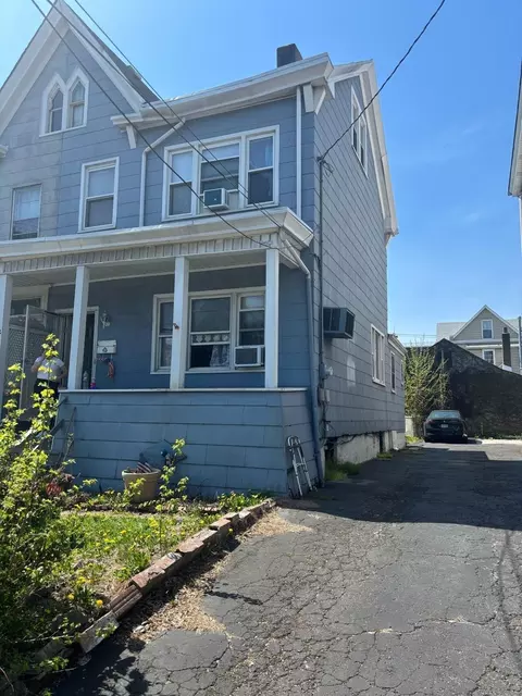 14 E 52nd St, Bayonne, NJ 07002