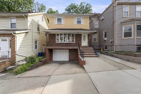 74 Dukes St, Kearny, NJ 07032
