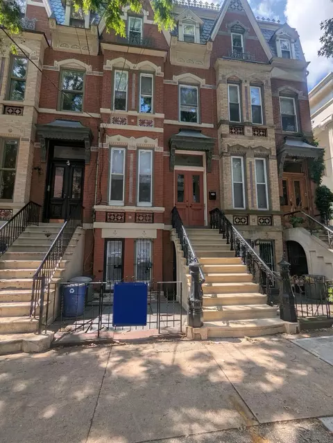 6 Hampton Ct, Jersey City, NJ 07302