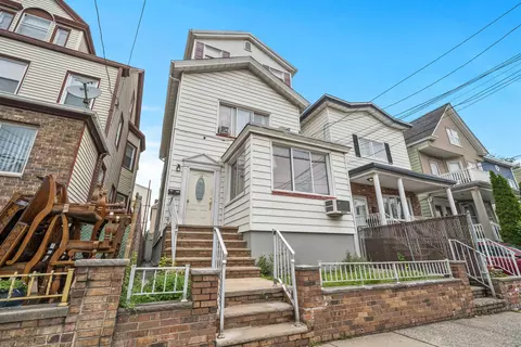 31 E 32nd St, Bayonne, NJ 07002
