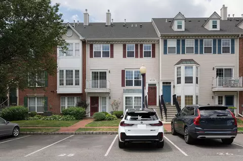 3 Persimmon Ct, Jersey City, NJ 07305