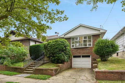 126 W 43rd St, Bayonne, NJ 07002
