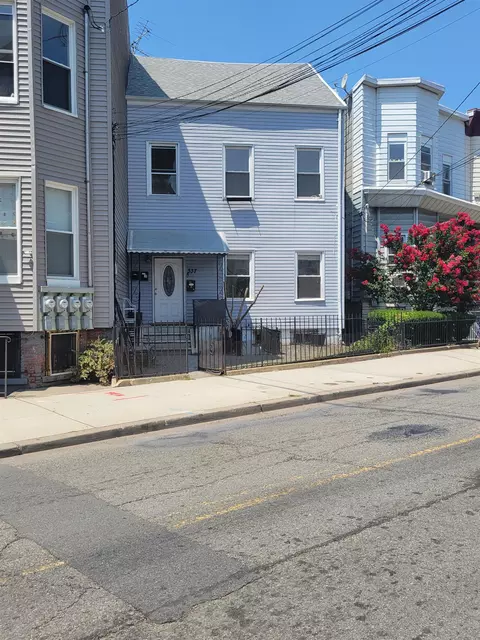 337 Summit Ave, Jersey City, NJ 07306