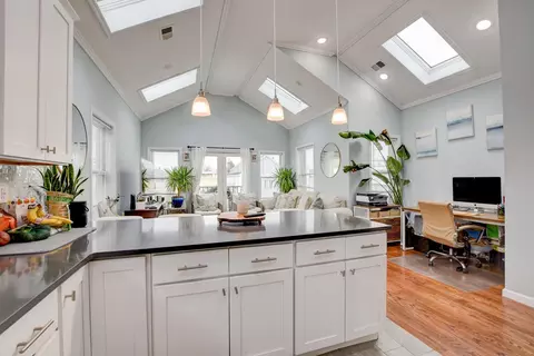 69 W 19th St, Bayonne, NJ 07002