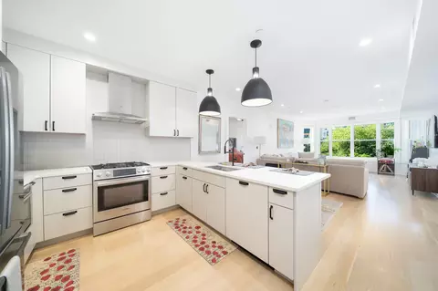 366 6th St #304, Jersey City, NJ 07302