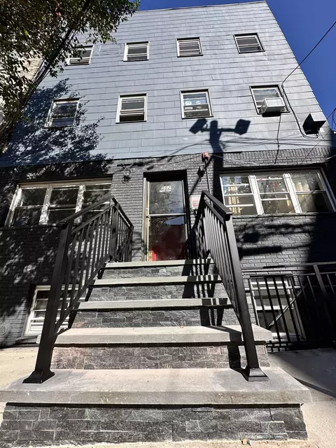 552 38th St #1, Union City, NJ 07087