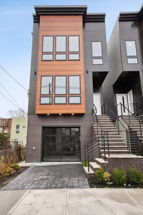 98 Van Horne St #1, Jersey City, NJ 07304