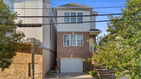 39 W 20th St, Bayonne, NJ 07002