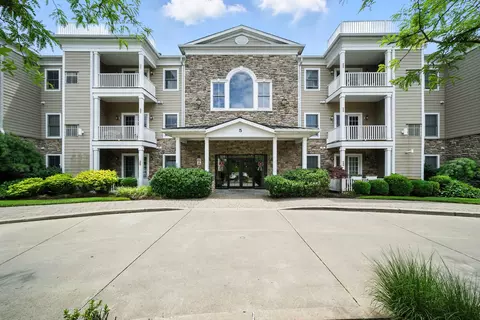 5 Tenakill Park #220, Cresskill, NJ 07626
