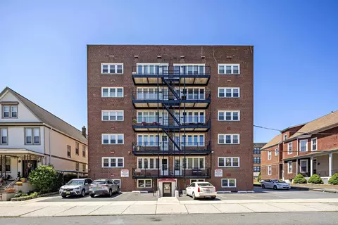 70 W 32nd St #4D, Bayonne, NJ 07002