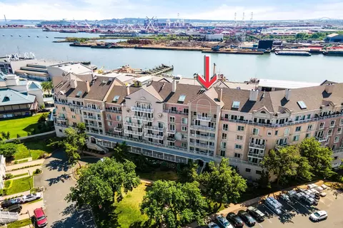 101 Shearwater Ct E #67, Jersey City, NJ 07305