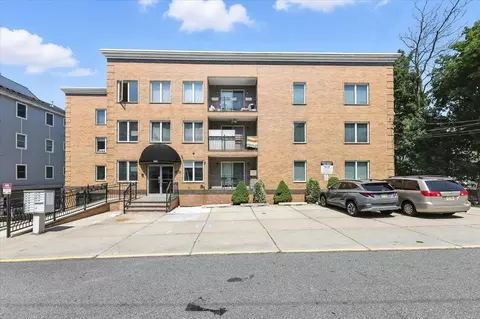 4401 Smith Ave #2B, North Bergen, NJ 07047