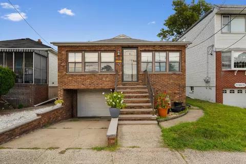 183 W 1st St, Bayonne, NJ 07002