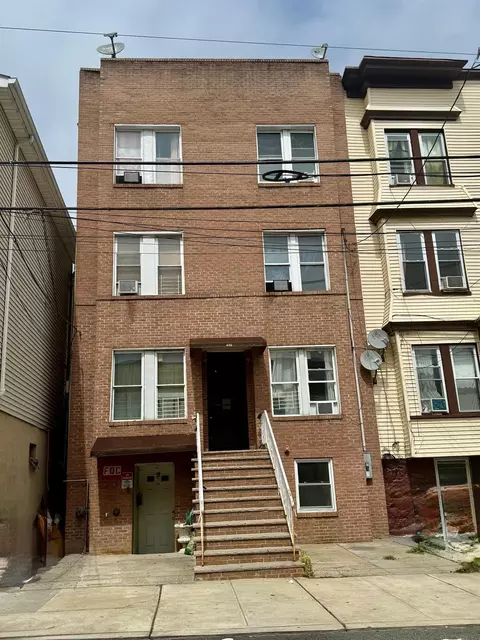616 10th St #4, Union City, NJ 07087