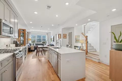 382 7th St #4, Jersey City, NJ 07302