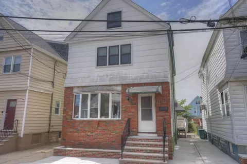4 Obrien Ct, Bayonne, NJ 07002