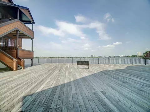 128 Sandpiper Ky #128, Secaucus, NJ 07094