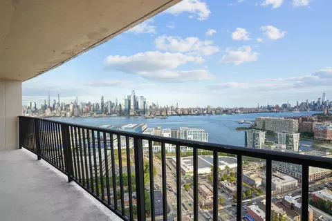 380 Mountain Rd #1710, Union City, NJ 07087