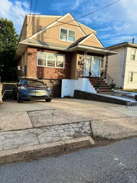 84 Country Village Rd, Jersey City, NJ 07305