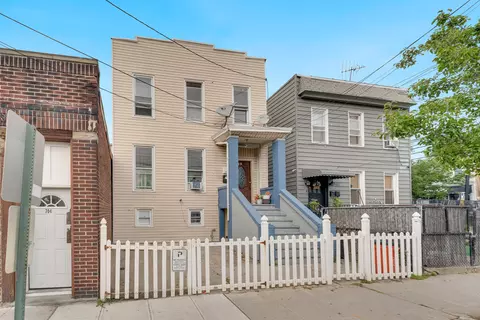 702 8th St, Union City, NJ 07087