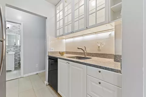 108 Waldo Ave #1D, Jersey City, NJ 07306