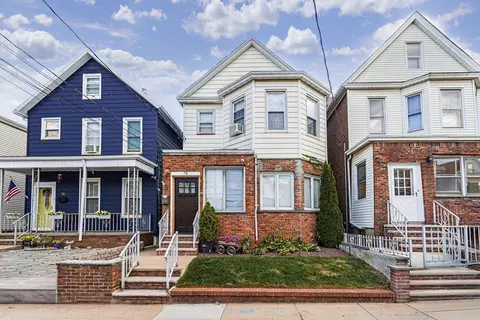 74 W 14th St, Bayonne, NJ 07002