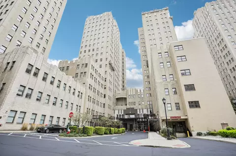 4 Beacon Way #900, Jersey City, NJ 07304