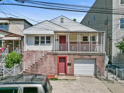21 W 14th St, Bayonne, NJ 07002