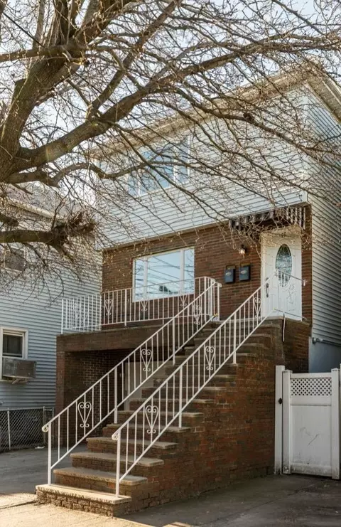 18 Cottage St, Bayonne, NJ 07002