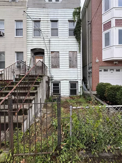 288 Whiton St, Jersey City, NJ 07304