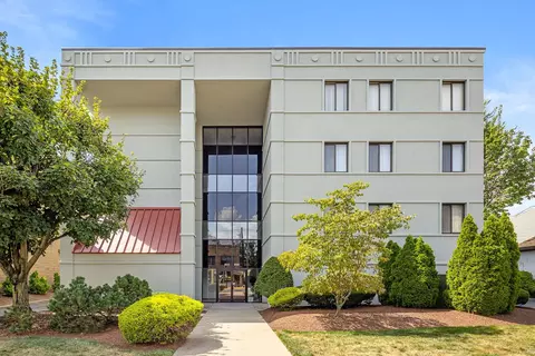 200 Paterson Ave #1E, East Rutherford, NJ 07073