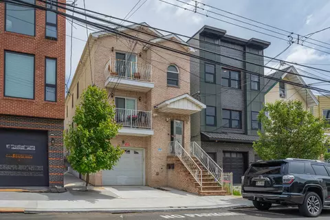116 Bleecker St, Jersey City, NJ 07307