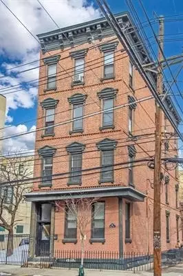 550 2nd St #1F, Hoboken, NJ 07030