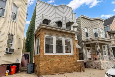 914 19th St, Union City, NJ 07087