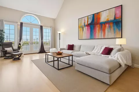 204 Shearwater Ct W #52, Jersey City, NJ 07305