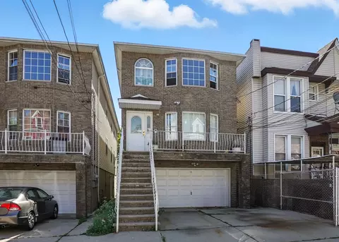 212 Clerk St, Jersey City, NJ 07305