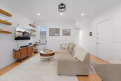 318 Hudson St #2F, Hoboken, NJ 07030