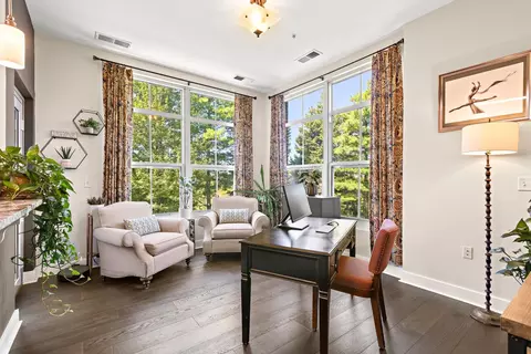 3 Greenwich Dr #82, Jersey City, NJ 07305