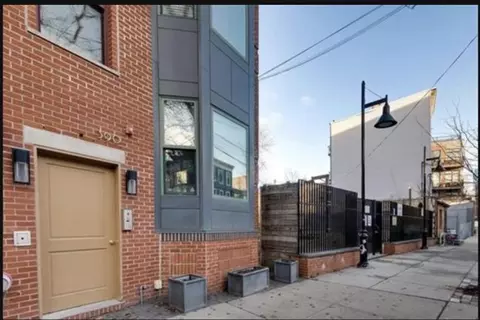 390 1st St #3, Jersey City, NJ 07302