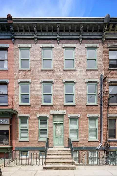 364 8th St #3L, Jersey City, NJ 07302