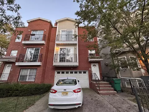 164 Clerk St, Jersey City, NJ 07305