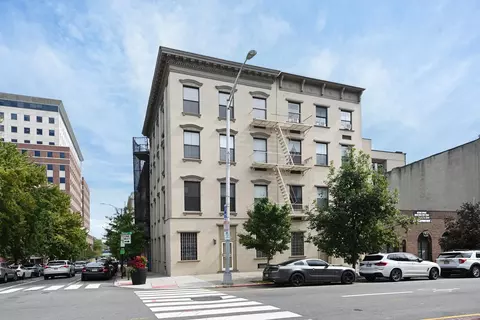 41 1st St #1F, Hoboken, NJ 07030